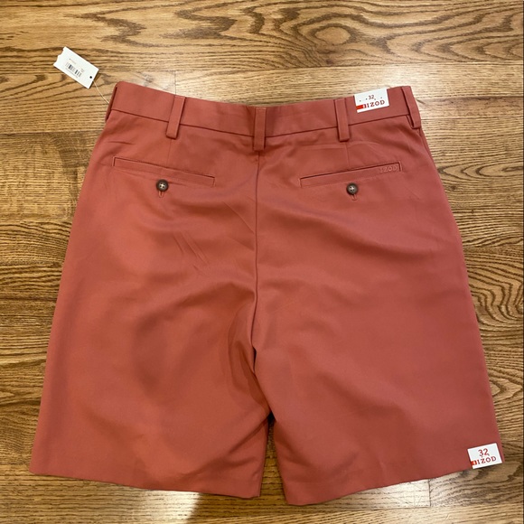 Mens IZOD Mainfloor short - Picture 2 of 5